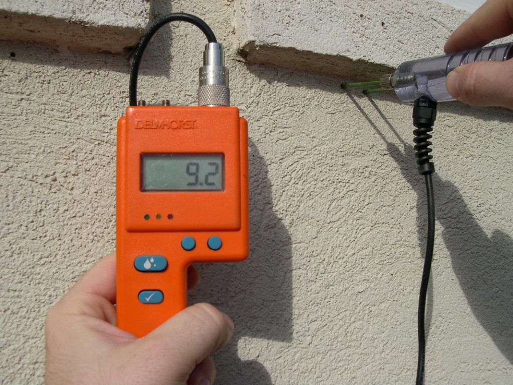 Digital display on moisture meter
